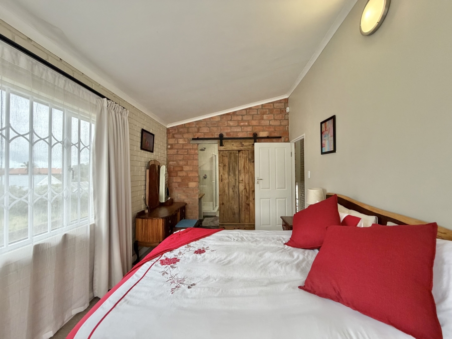 4 Bedroom Property for Sale in Wavecrest Eastern Cape